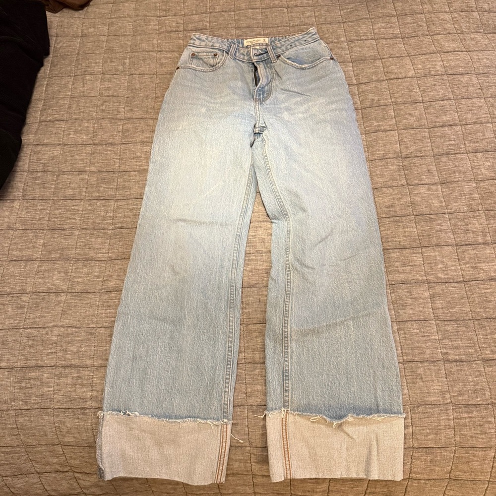 Abercrombie Curve Love 90's Relaxed Jean